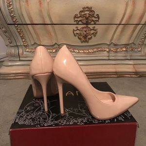 Nude pump